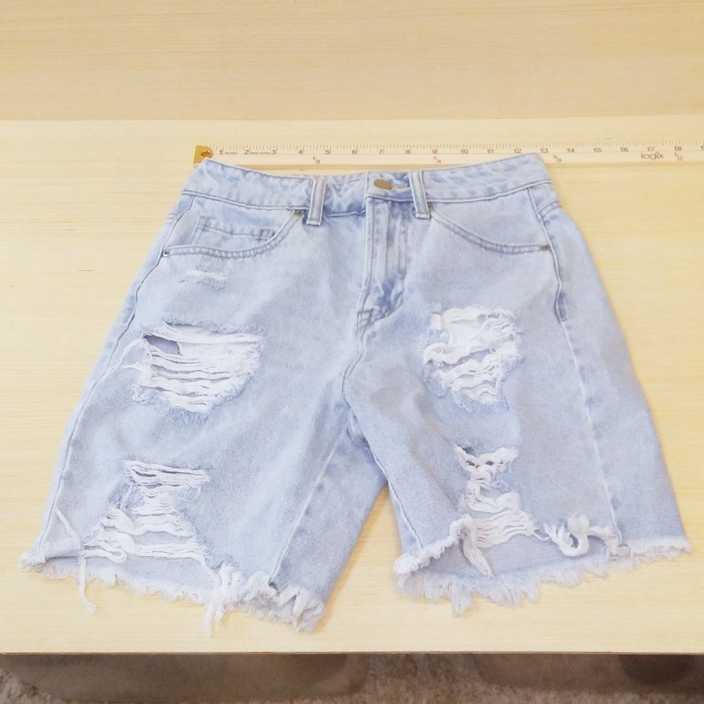 Fashion Nova waist 25 100% Cotton Jean shorts Distressed.(515)